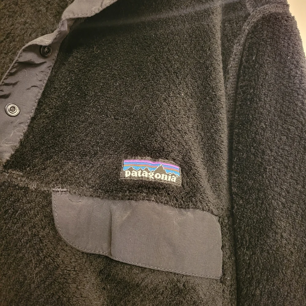 Patagonia Women's Black Snap Sweater - Picture 3 of 3